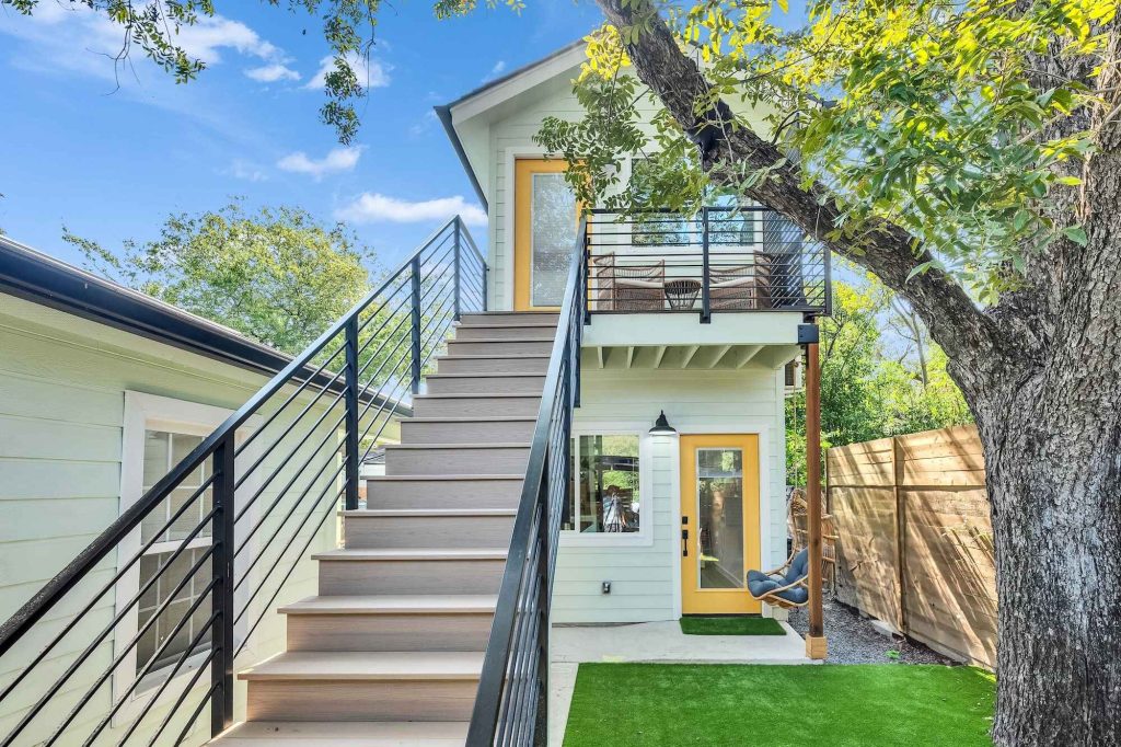 Modern backyard studio with outdoor staircase entrance